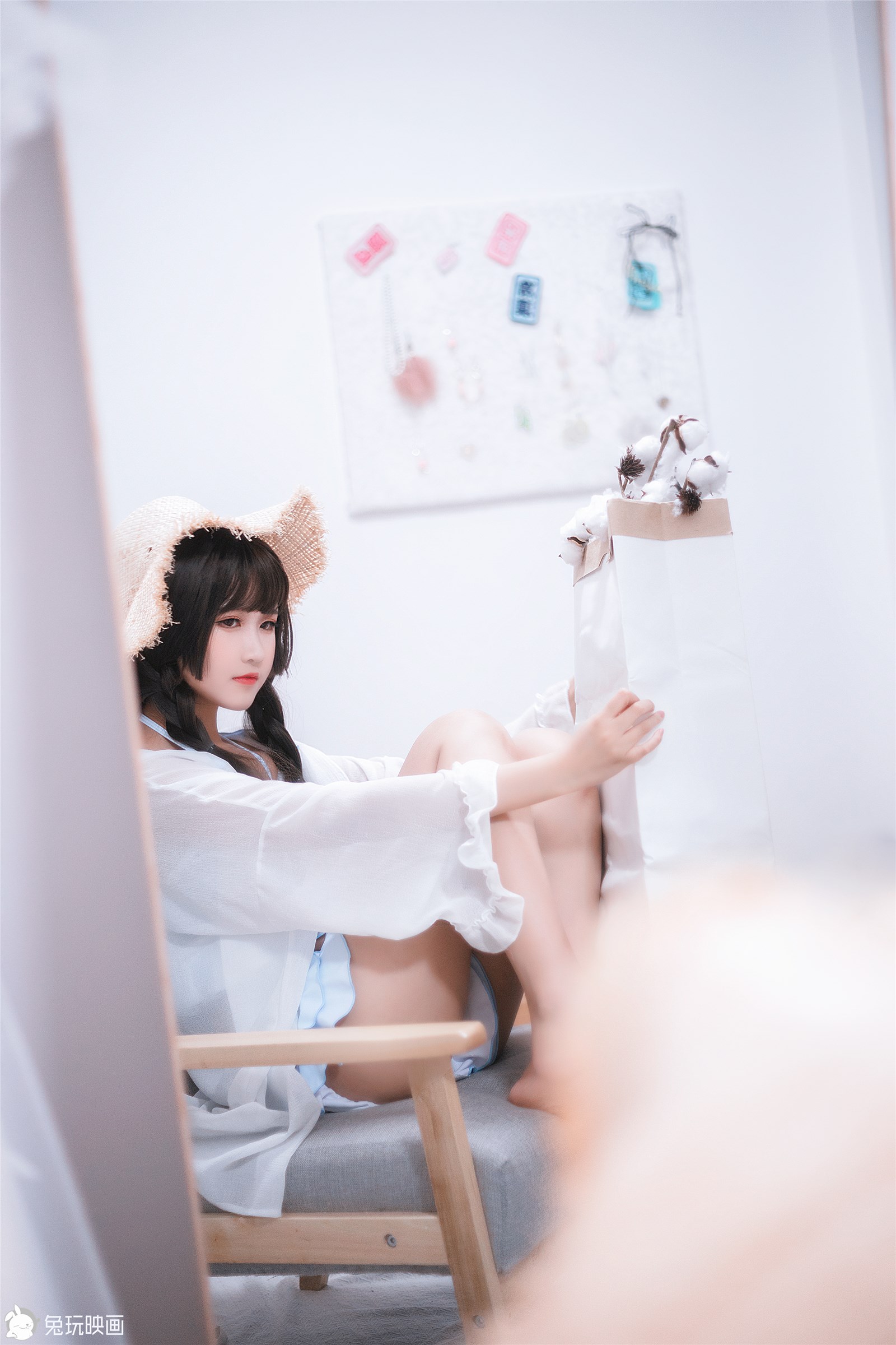 Summer in Room VOL.057, Rabbit Playing with Pictures(25)